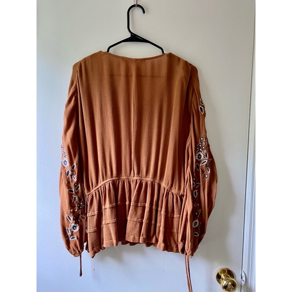 XL Embroidered Boutique Blouse - Picture 2 of 2